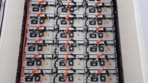 Cluster pin LFP trong container BESS
